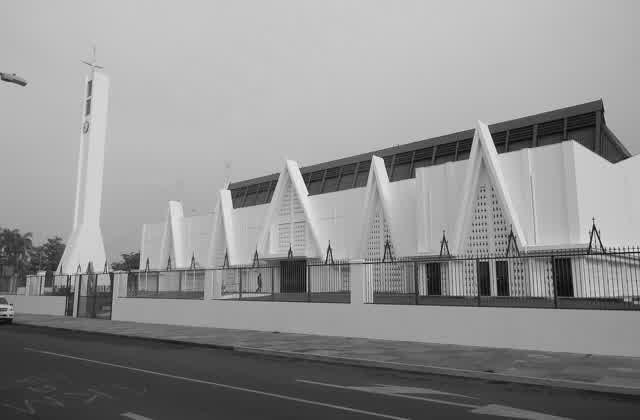 La catedral de Liberia, de líneas blancas